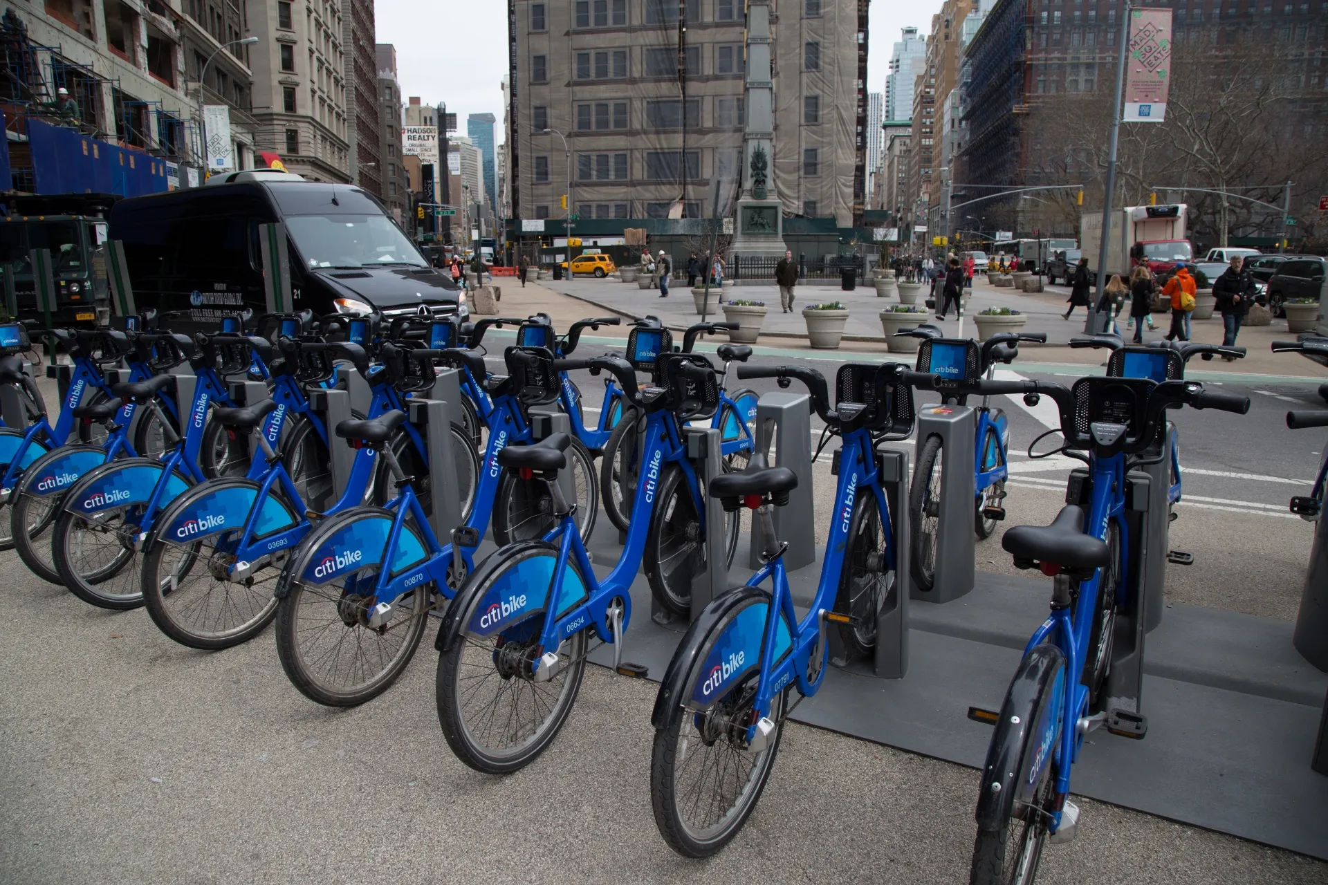 자동차 한 차로를 자전거에 내준 도시|뉴욕의 Citi Bike와 거리의 변화 사진 4