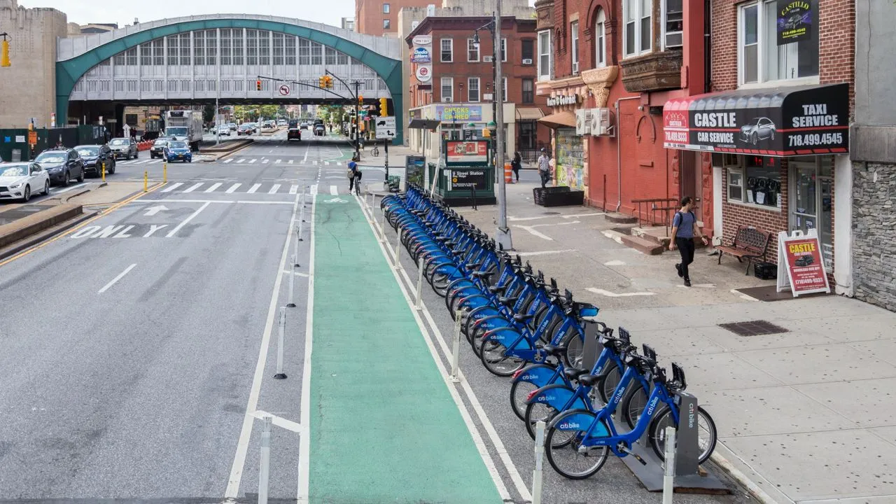 자동차 한 차로를 자전거에 내준 도시|뉴욕의 Citi Bike와 거리의 변화 사진 2